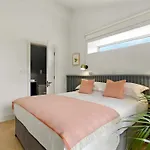 The Warehouse, Semesterbostad Clifden