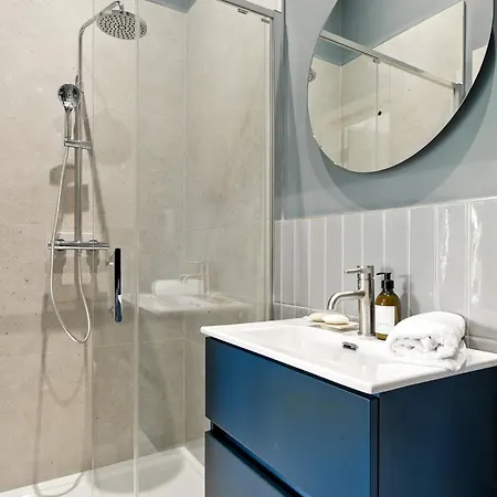 The Warehouse, Σπίτι διακοπών *