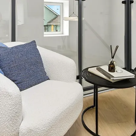 The Warehouse, Дом отдыха