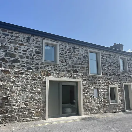 The Warehouse, Dom wakacyjny Clifden