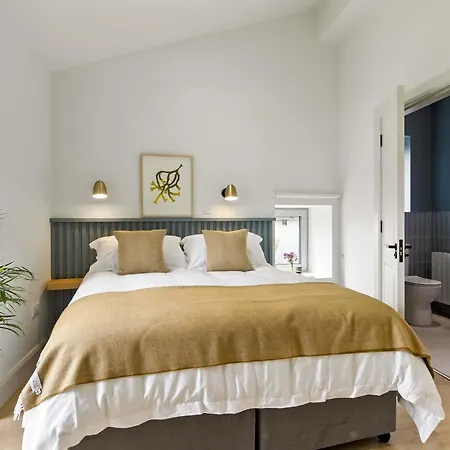 The Warehouse, Clifden