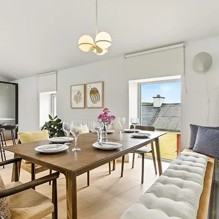 The Warehouse, * Clifden