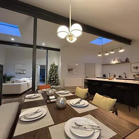 The Warehouse, Clifden