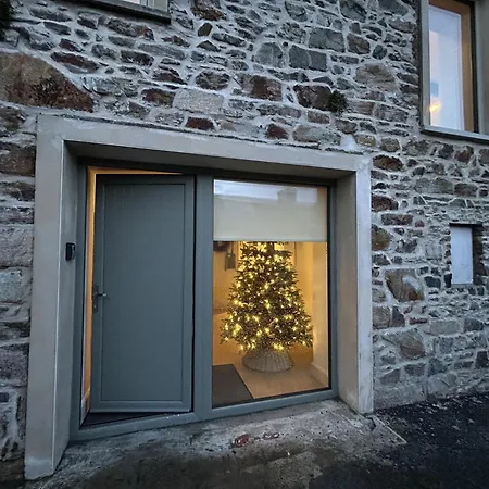 The Warehouse, Dom wakacyjny