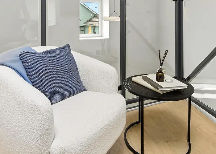 The Warehouse, Дом отдыха