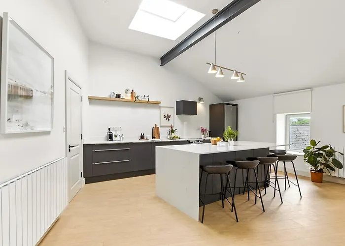 The Warehouse, Дом отдыха Клифден