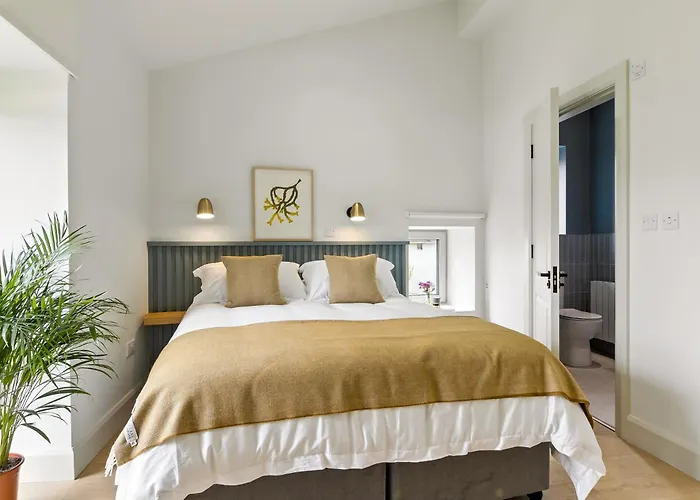 The Warehouse, Clifden